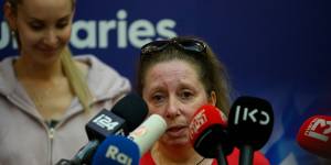Andrey Kozlov’s aunt,Anna Kozlov,speaks at a press conference with family members of the rescued hostages.
