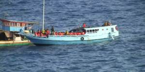 The Australian government has produced advertisements aimed at stopping asylum seekers getting on illegal boats in Sri Lanka.