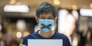 Banned from using pro-democracy slogans,Hong Kong protesters are using blank paper to symbolise censorship.