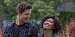 Nathan (Robbie Amell) and Nora (Andy Allo) in Upload.
