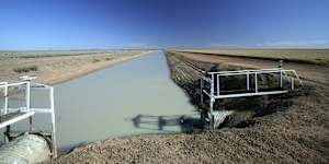 The last wheat harvest at Toorale Station in 2008 before it became a National Park.