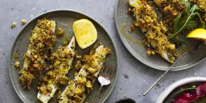 Baked garfish fillets with pistachio and breadcrumbs. 