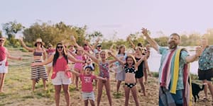 Outback Queensland community parodies Kylie Minogue's'Matesong'ad