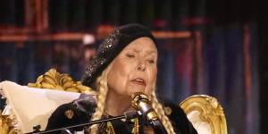 Joni Mitchell performs Both Sides Now at the 66th Grammy Awards.