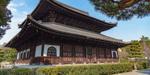 Kennin-ji was founded in 1202.