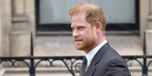 Court documents in phone-hacking case show tabloid apologised to Prince Harry