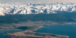 It may be tired and sometimes crowded,but the airport does offer spectacular mountain and Beagle Channel views.