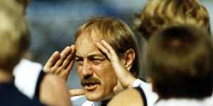 Malcolm Blight coaching Geelong.