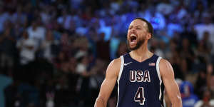 Curry hits four three-pointers in two minutes to lead America to gold