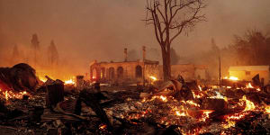 Fire engulfs California town,destroying shops and homes