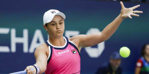 Barty survives early hiccups in US Open centre court debut