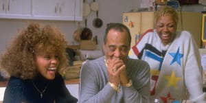 Singer Whitney Houston (R) with mother Cissy and father John sitting at kitchen table at home. (Photo by Dirck Halstead/Getty Images) Whitney Houston and father and mother