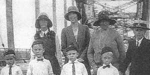 April 1931 before the road surfacing. Ian Litchfield (left),Eric (third from left) with their mother Madge behind and father Frank right.