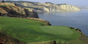 The 15ht hole - Pirate’s Plank - at Cape Kidnappers.