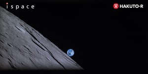The lunar Earthrise during solar eclipse,captured by the lander-mounted camera at an altitude of about 100 km from the lunar surface.