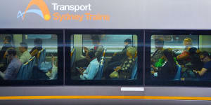 Broken power cable causes Sydney train chaos with some delays of an hour