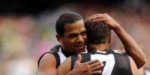 Leon Davis and Andrew Krakouer during the 2011 Grand Final 