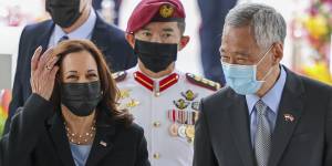 Harris is welcomed by Singapore’s Prime Minister Lee Hsien Loong at the Istana,the presidential palace,on Monday.