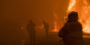 Firefighters battle a huge blaze in Bilpin.