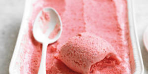 Strawberry frozen yoghurt.