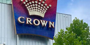 Former Crown waiter dies from lung cancer ahead of civil trial against gaming giant