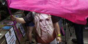 A Britney Spears supporter waves a “Free Britney” flag outside a court hearing concerning the pop singer’s conservatorship.