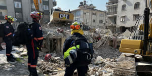 ‘Challenging’:Australian rescuers arrive in Turkey with 22 tonnes of equipment and their own tools