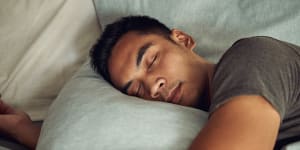 Iif you are waking up with discomfort or stiffness,certain adjustments to your sleeping posture may help.