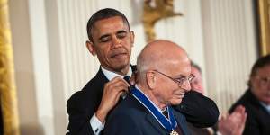 President Barack Obama presents the Presidential Medal of Freedom to psychologist Daniel Kahneman at a ceremony held at the White House on Nov. 20,2013.