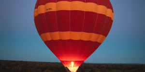 The flight is almost silent,broken only by the intermittent blast of the balloon’s burner.