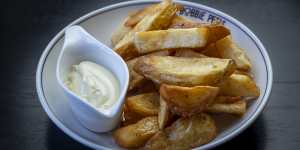 The hand-cut,double-cooked chips are a cut above.