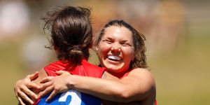 Bulldog Kirsty Lamb (right) has joined Port Adelaide as part of a monster deal.