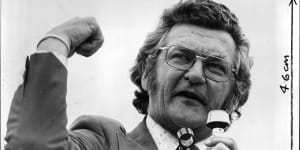 Bob Hawke,president of the ACTU,addresses a rally outside Parliament House in 1975.