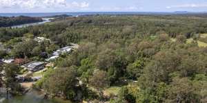 The riverfront block at Brunswick Heads,to the right of existing housing,where development may now proceed.