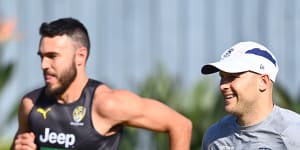 Edwards enjoys'surreal'training session with Geelong rival Ablett