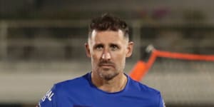 Hussey to be airlifted to Chennai as players begin long journey home