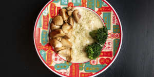 Cheese instant noodles with grilled mushroom.