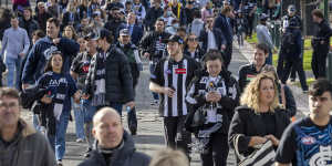 Collingwood fans arrive at the MCG.