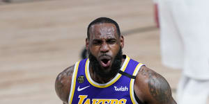 NBA round-up:LeBron dominates,Lakers take 2-1 lead