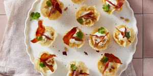 Parmesan baskets with crispy prosciutto and goat’s cheese.