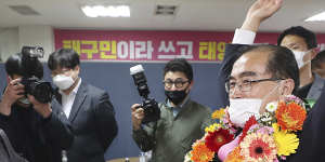 Thae Yong Ho,right,former North Korean diplomat reacts with a supporter after he was certain to secure victory in the parliamentary election in Seoul,South Korea on Thursday.