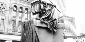 The statue of Queen Victoria is unveiled outside the Queen Victoria Building in Sydney in 1987.