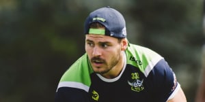 Sezer agrees to Raiders contract extension