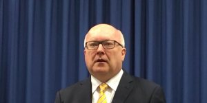 The plebiscite question should be"simple and self-explanatory,"the Attorney-General says. 