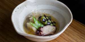 Zensai featuring seafood such as octopus and oyster simmered in dashi.