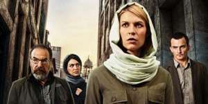 Boniadi as Fara (second from the left) in Homeland.