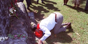 Prime Minister Paul Keating kisses the Kokoda monument during a official visit in 1992.