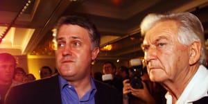 Malcolm Turnbull,the then chair of the Australian Republic Movement,and former prime minister Bob Hawke digest the 1999 referendum result.
