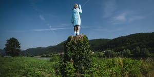 Tree sculpture honours Melania Trump's Slovenian roots