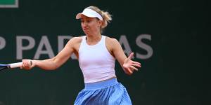 Daria Saville fought hard but was unable to match Italian Jasmine Paolini in her first-round defeat at Roland-Garros.